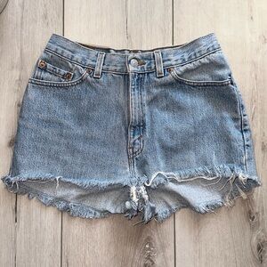 Levi’s denim shorts // Junior size 11 (size 27)
